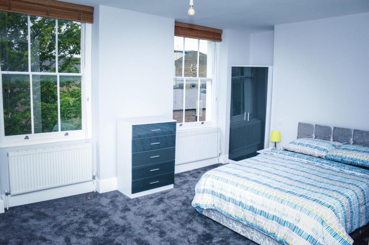Pensión Camden Double Bedroom With Super Large King Bed *